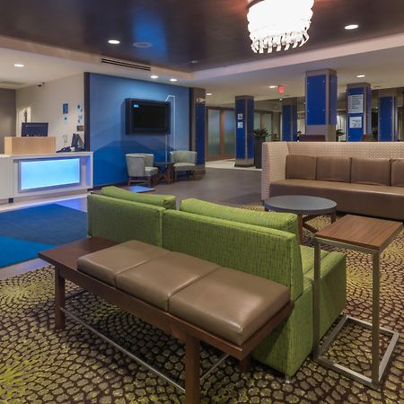 Holiday Inn Express Hays By Ihg Exterior foto