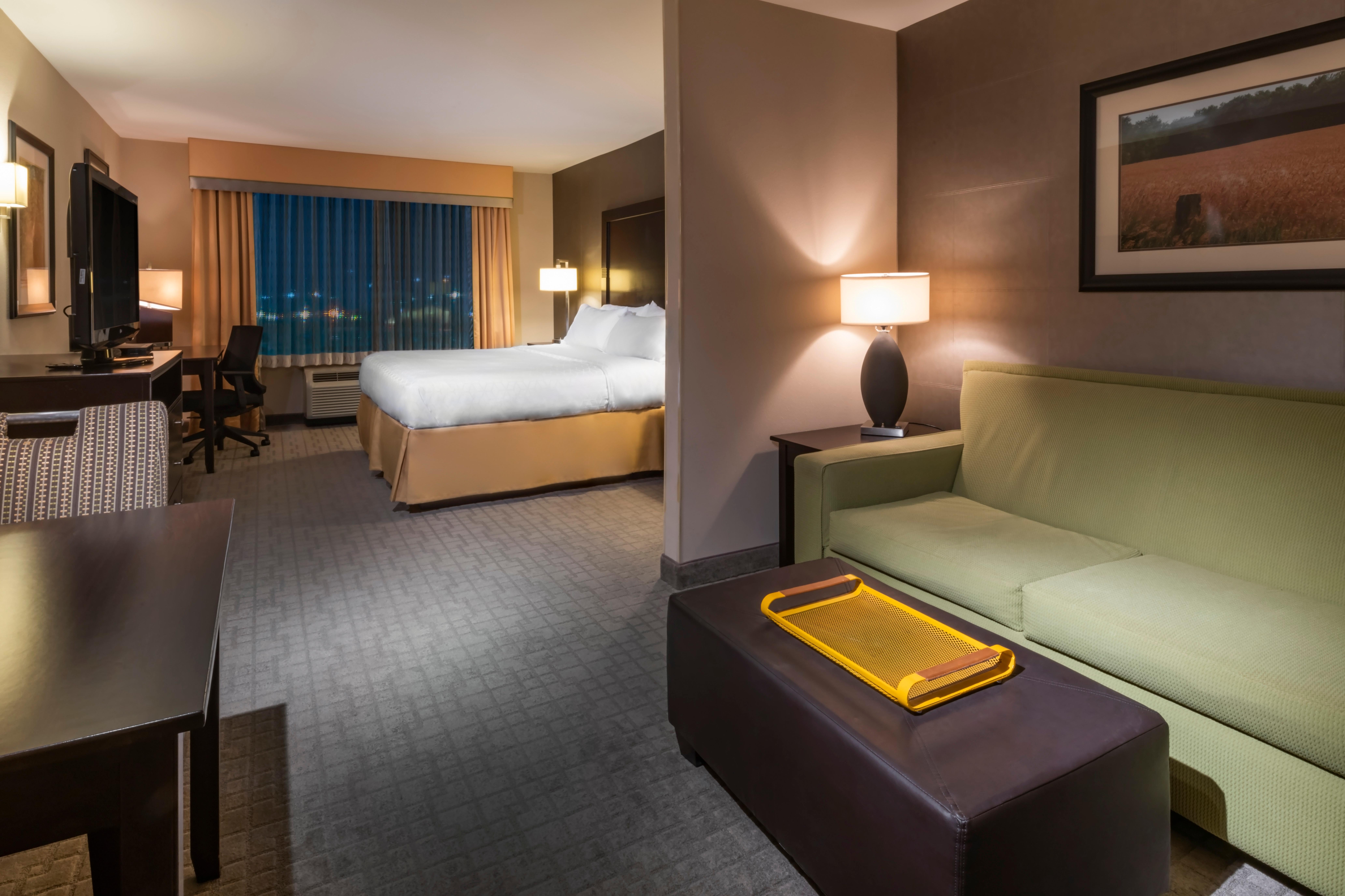 Holiday Inn Express Hays By Ihg Exterior foto