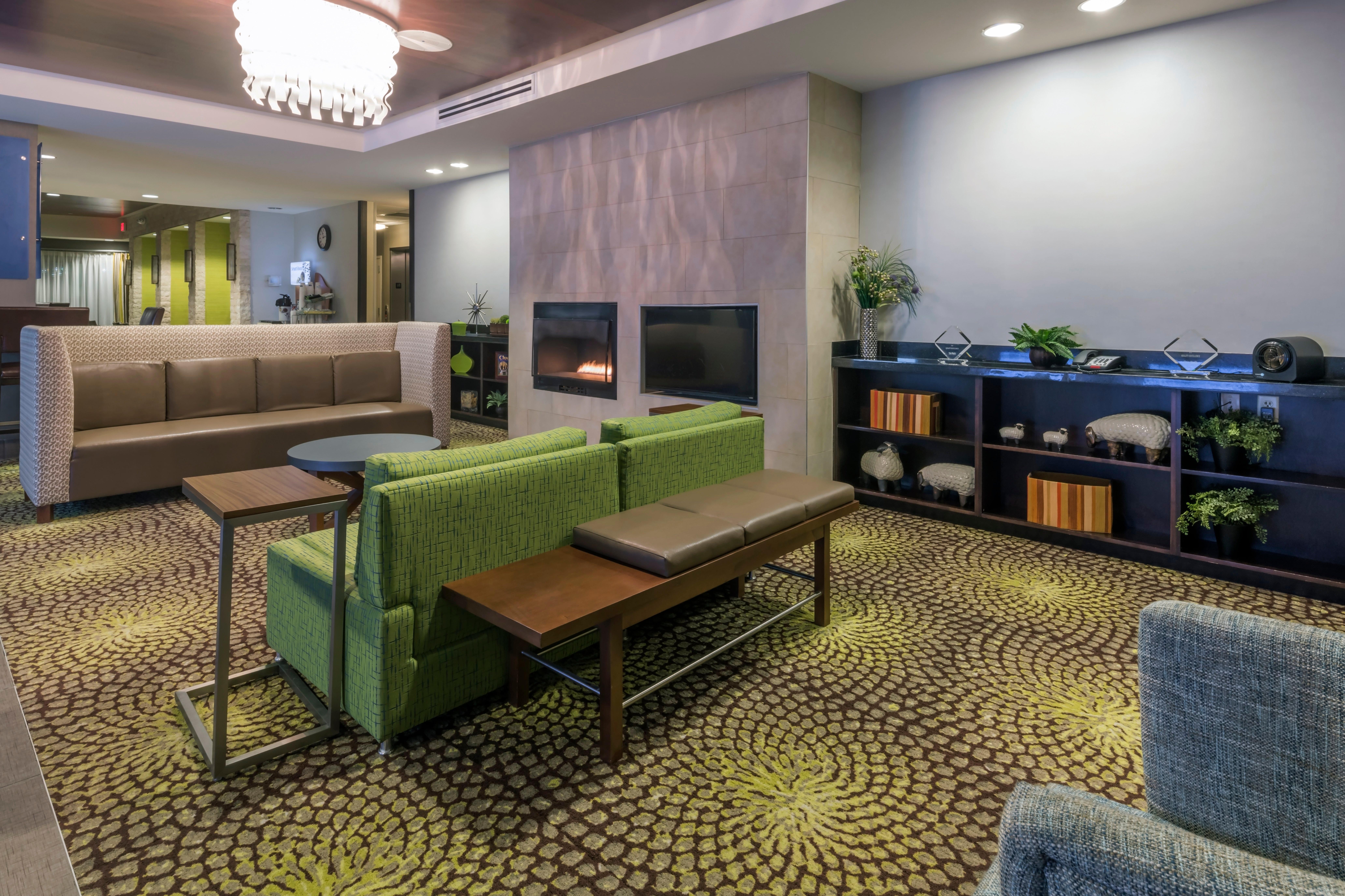 Holiday Inn Express Hays By Ihg Exterior foto