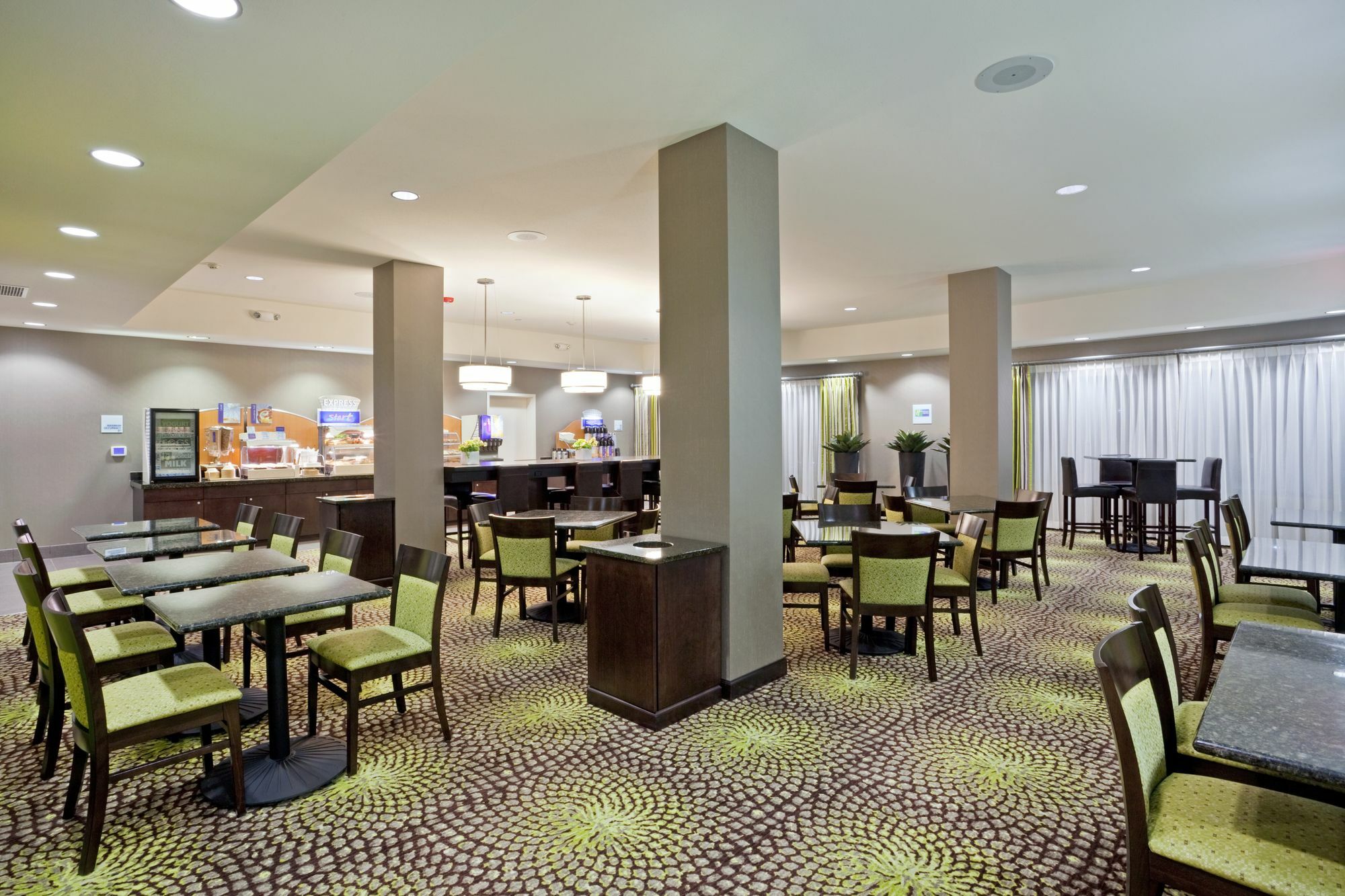Holiday Inn Express Hays By Ihg Exterior foto